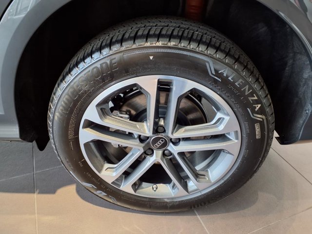 Vehicle image 12 of 23