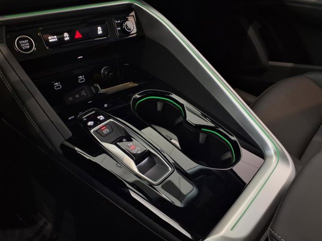 Vehicle image 19 of 23