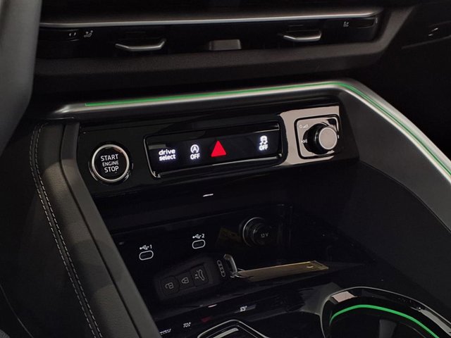 Vehicle image 18 of 23
