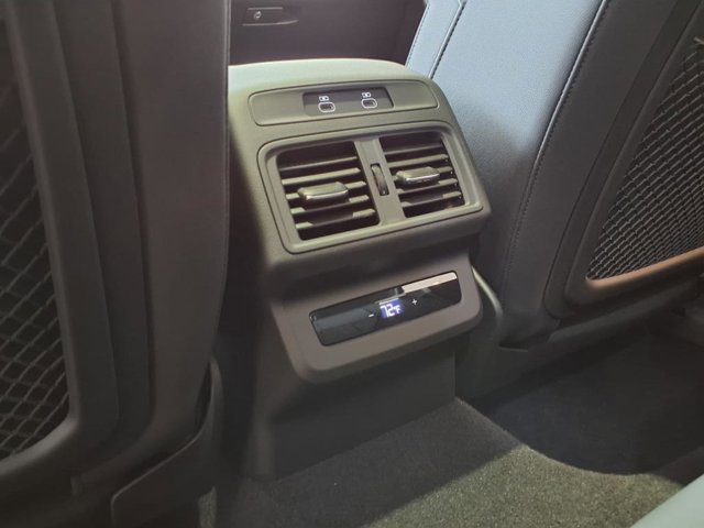 Vehicle image 10 of 23