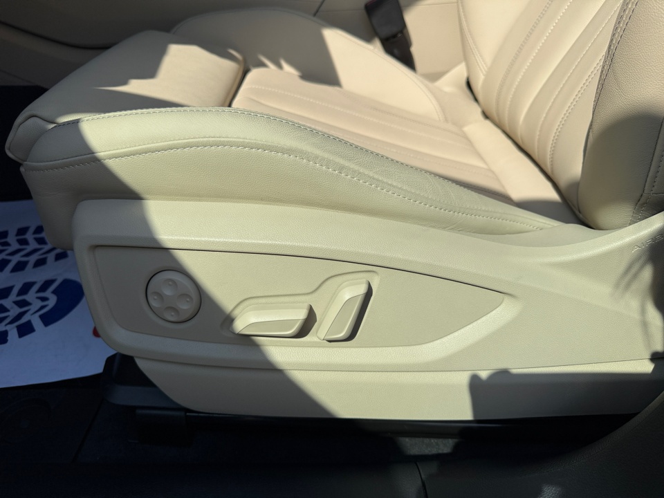 Vehicle image 30 of 35