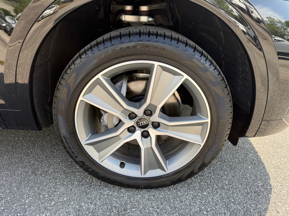 Vehicle image 25 of 35