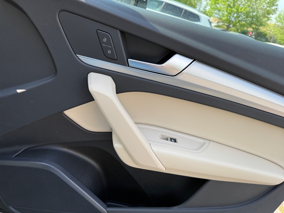 Vehicle image 31 of 35