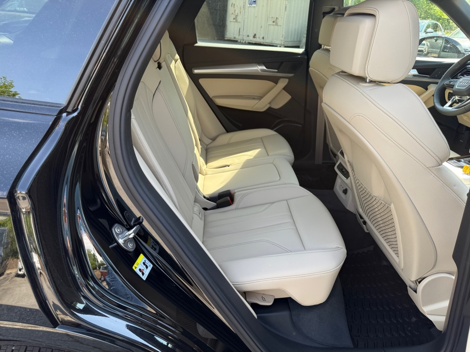 Vehicle image 29 of 35