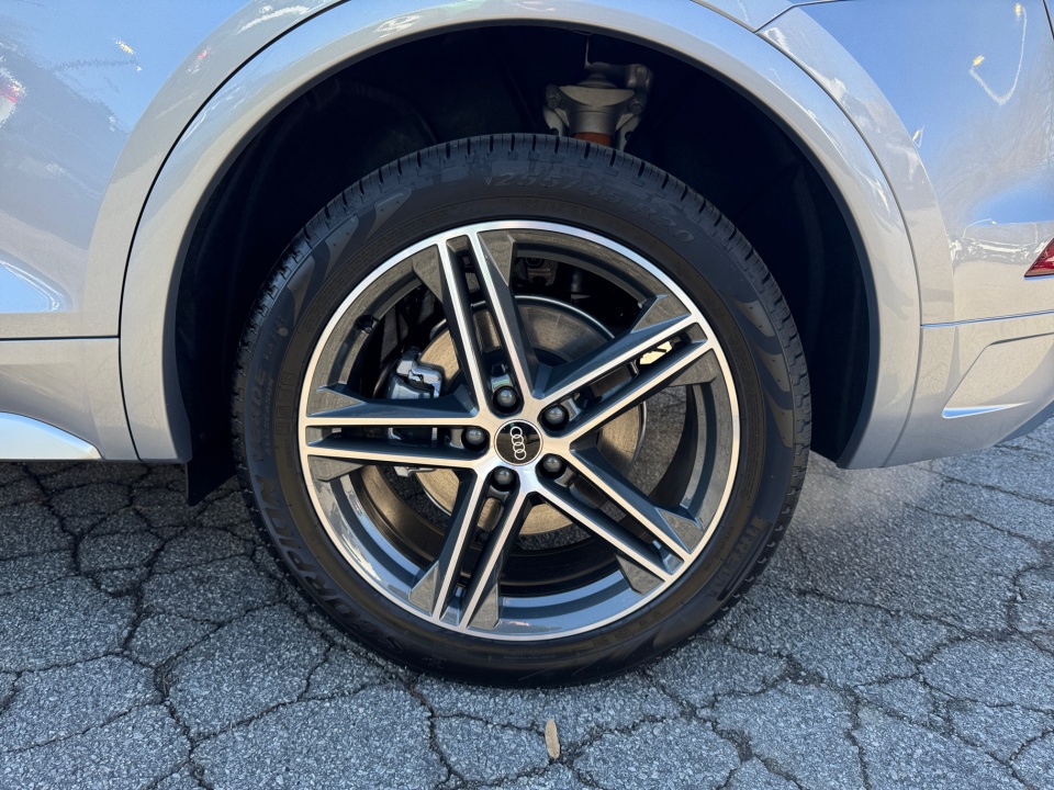 Vehicle image 19 of 30
