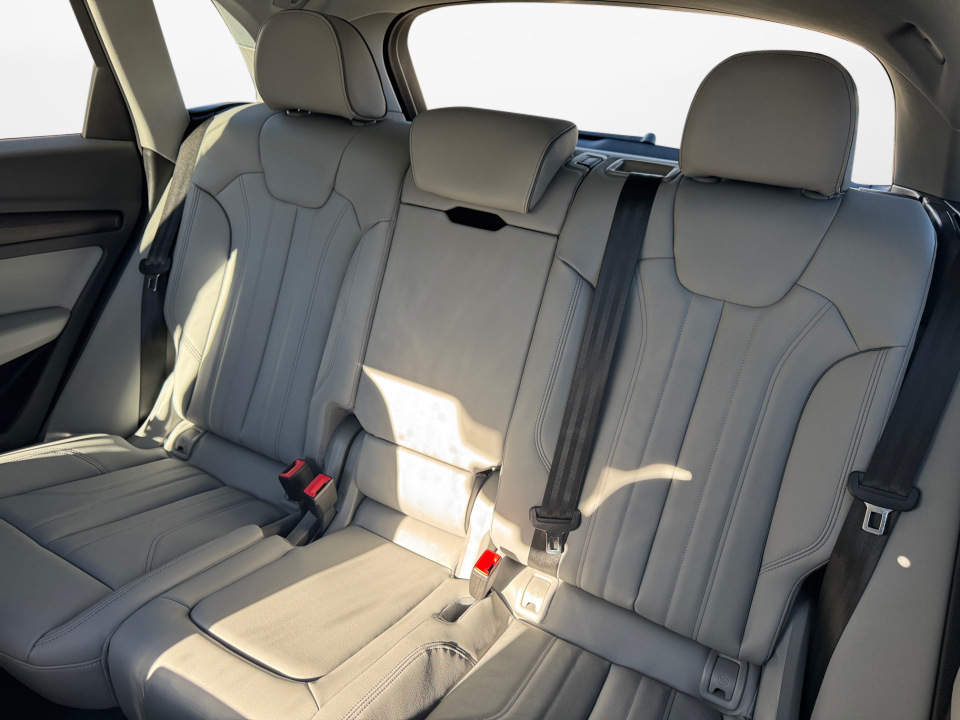 Vehicle image 12 of 30