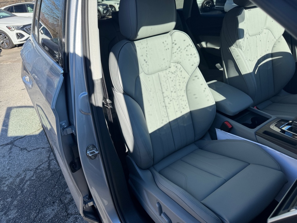 Vehicle image 25 of 30