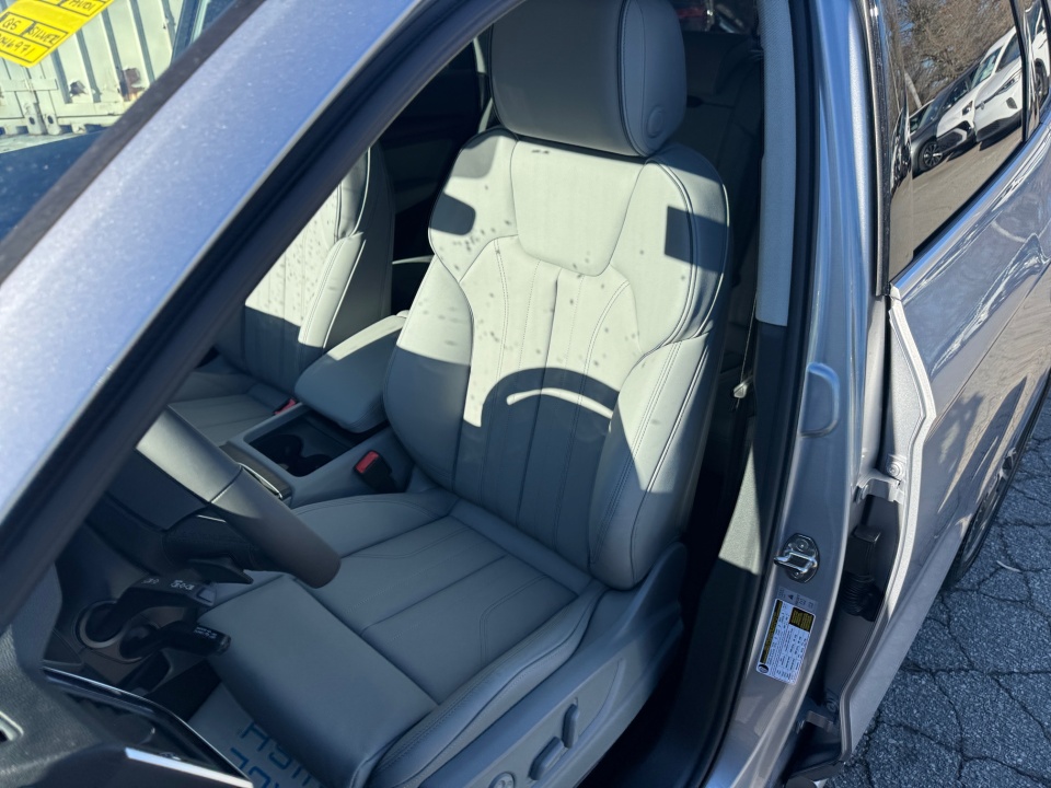 Vehicle image 27 of 30