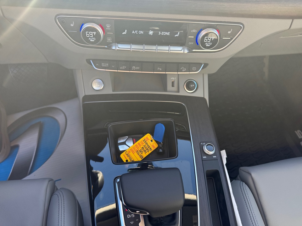 Vehicle image 18 of 30