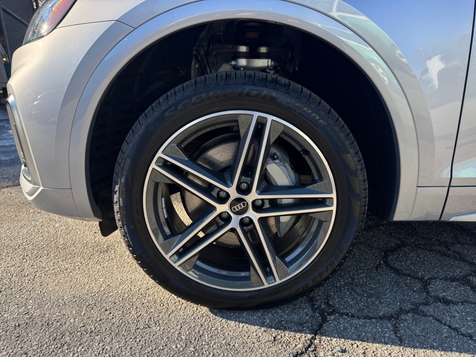 Vehicle image 24 of 30