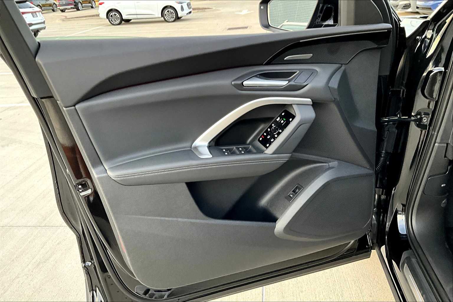 2025 Audi Q5 Premium Plus Image 14 of 19