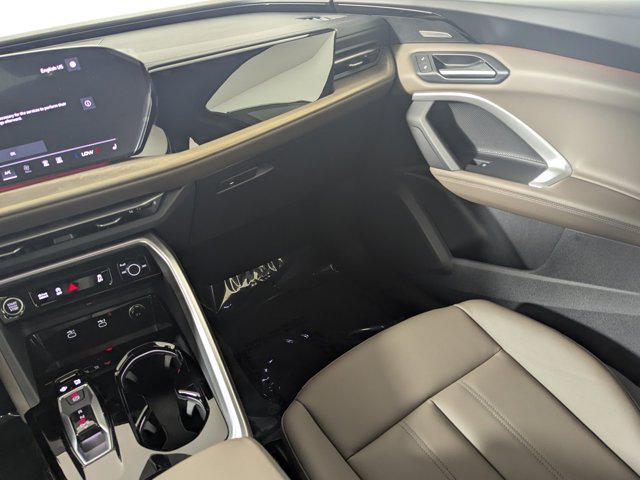 Vehicle image 12 of 21