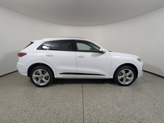 Vehicle image 5 of 21