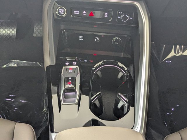 Vehicle image 18 of 21