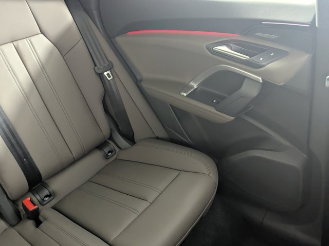Vehicle image 15 of 21