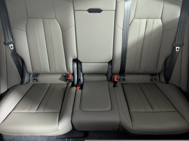 Vehicle image 14 of 21