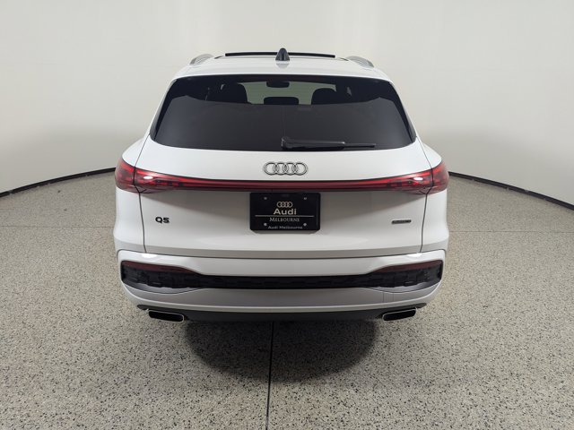 Vehicle image 7 of 21