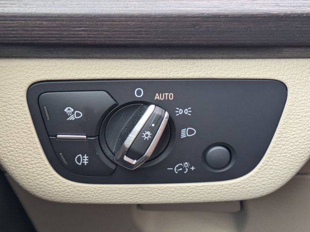 Vehicle image 18 of 35