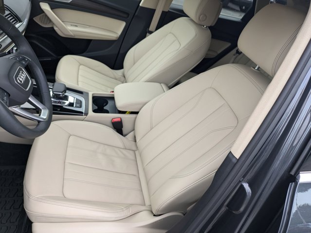Vehicle image 19 of 35