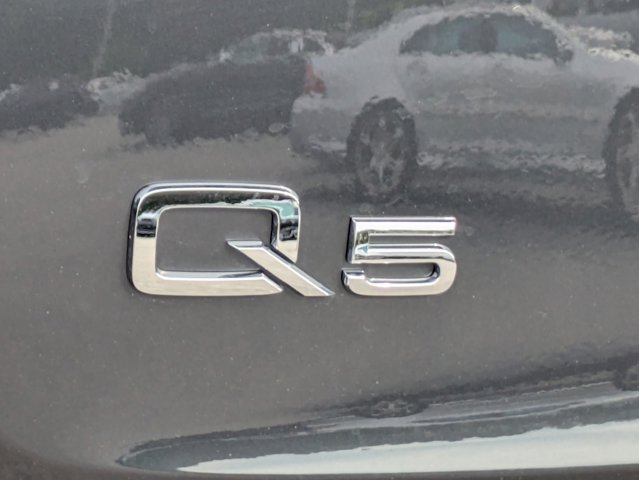 Vehicle image 33 of 35