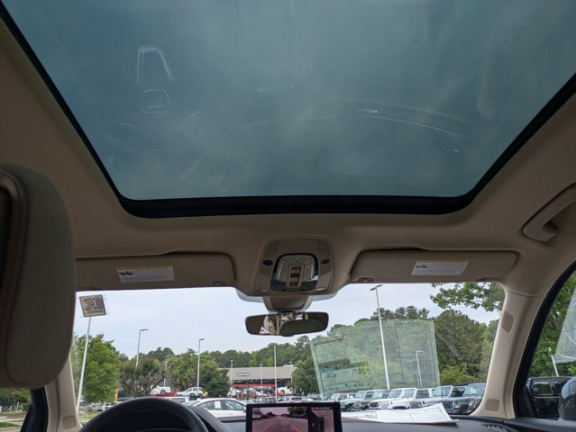 Vehicle image 25 of 35