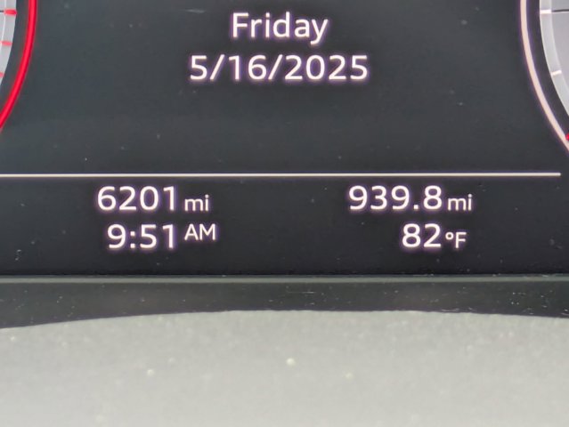 Vehicle image 11 of 35