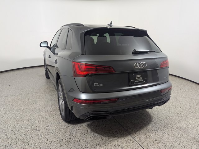 Vehicle image 8 of 21