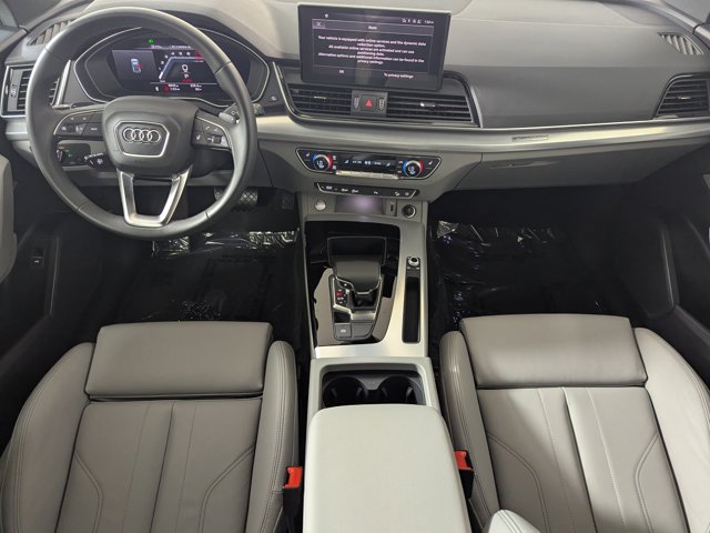 Vehicle image 11 of 21