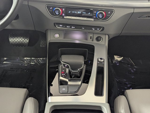Vehicle image 18 of 21