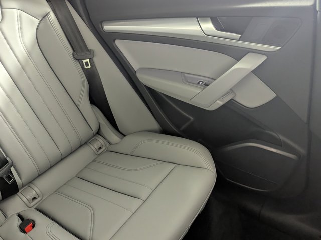 Vehicle image 15 of 21