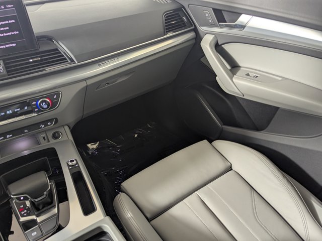 Vehicle image 12 of 21