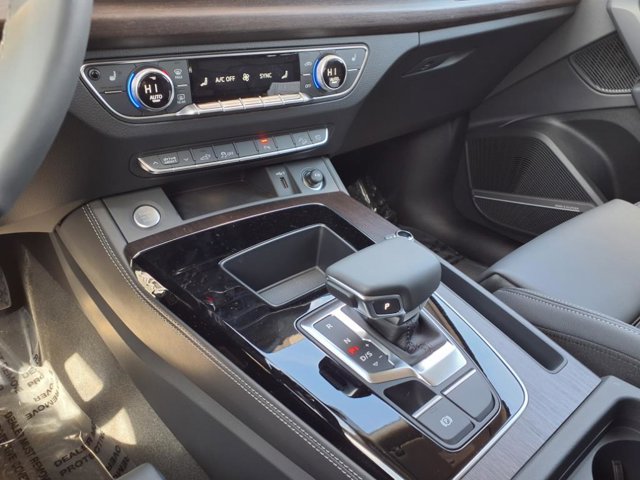 Vehicle image 19 of 24