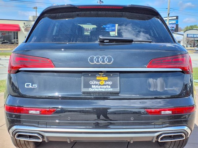 Vehicle image 11 of 24