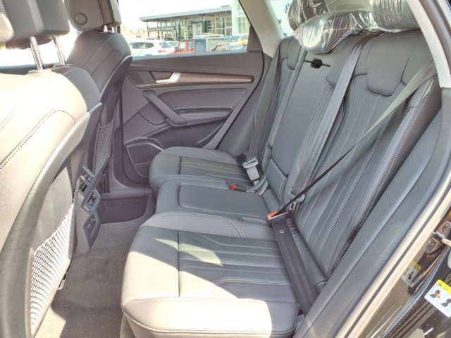 Vehicle image 10 of 24