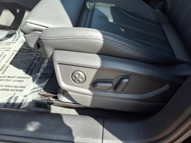 Vehicle image 14 of 24