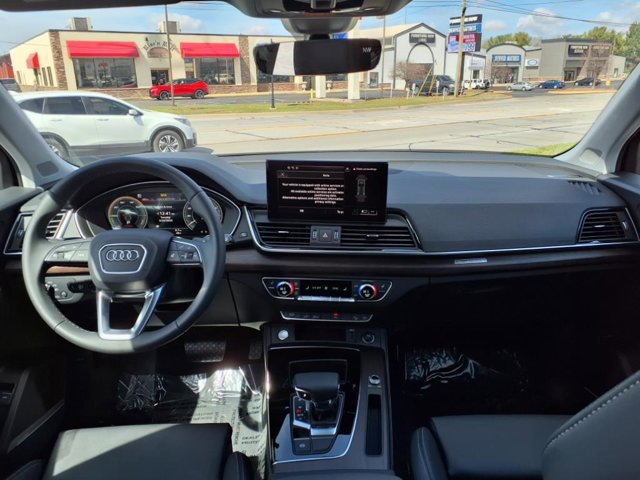 Vehicle image 8 of 24