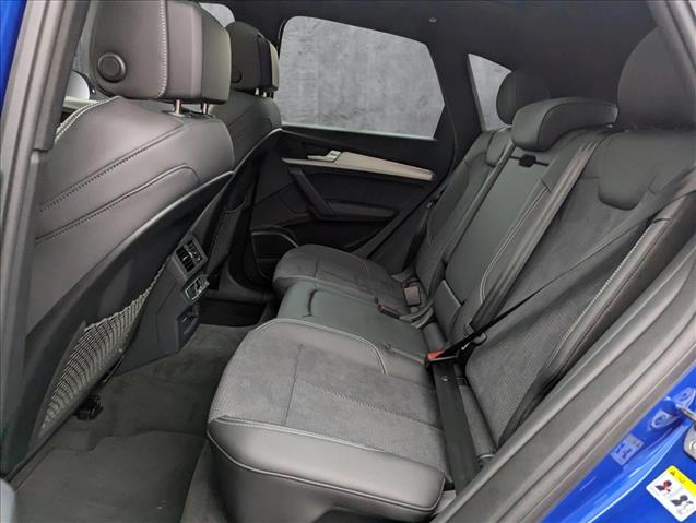 Vehicle image 17 of 19