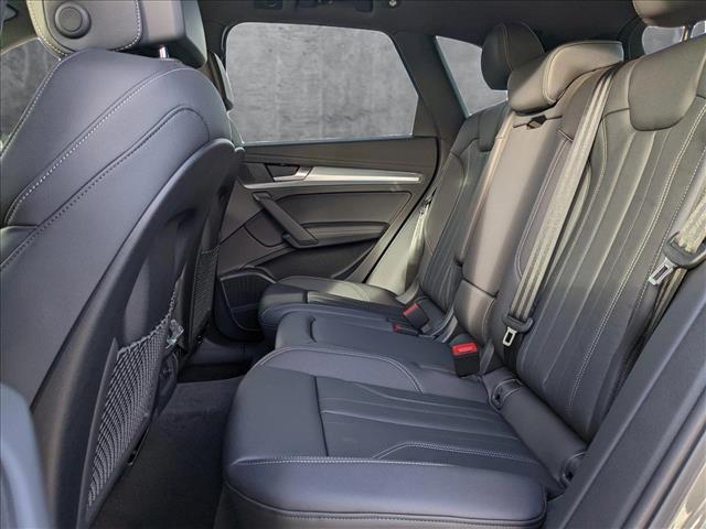 Vehicle image 17 of 19