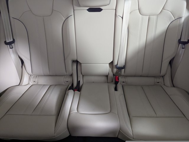 Vehicle image 14 of 21