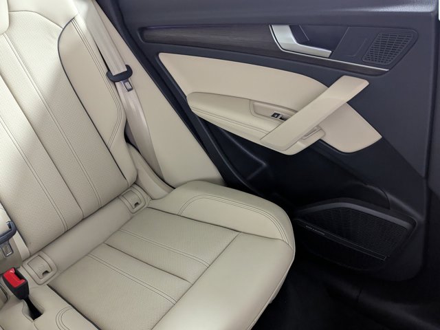 Vehicle image 15 of 21