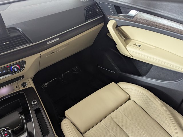 Vehicle image 12 of 21