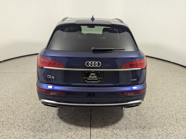 Vehicle image 9 of 21