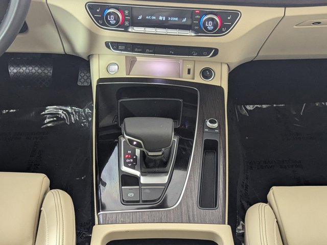 Vehicle image 18 of 21