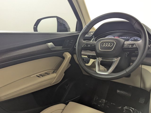 Vehicle image 10 of 21