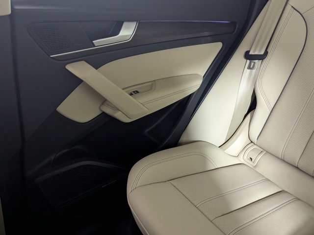 Vehicle image 13 of 21
