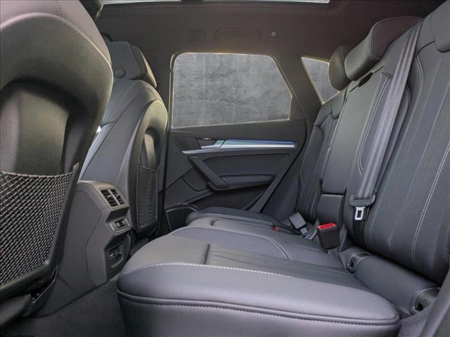 Vehicle image 17 of 19