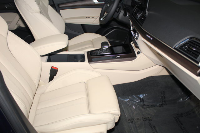 Vehicle image 27 of 32