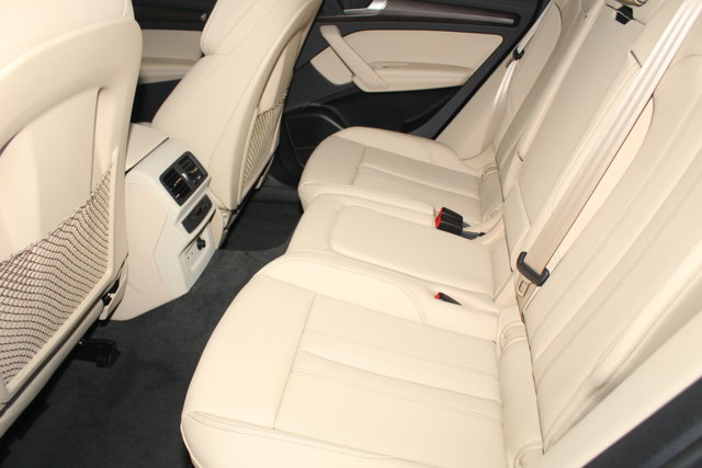 Vehicle image 25 of 32