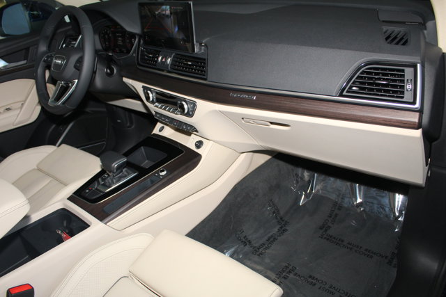 Vehicle image 28 of 32