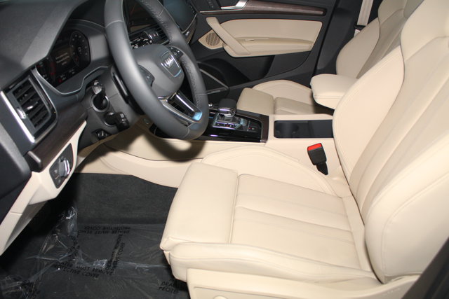 Vehicle image 21 of 32
